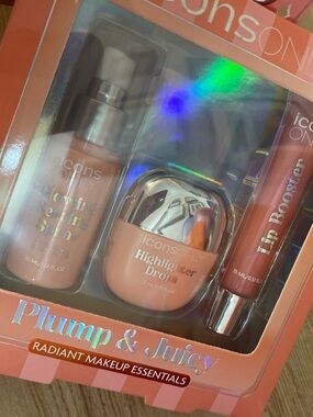 Plump & Juicy Radiant Makeup Set - Peach